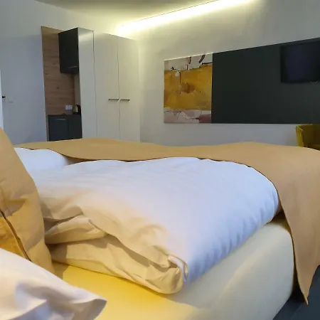 Bed & Breakfast Ferdi's Caffe & *