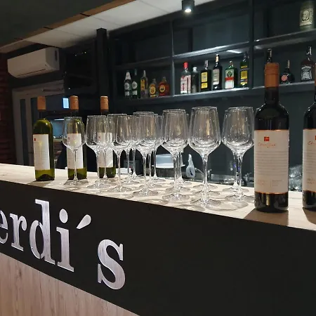 Ferdi's Caffe & Bed & Breakfast
